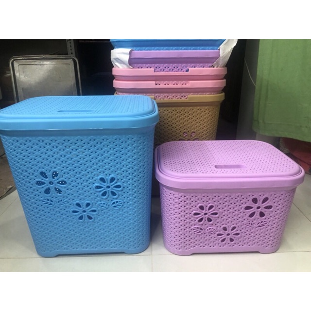 Rỗ nhựa hoa tinh tế, đẹp- bền- chất lượng, được làm từ nhựa cao cấp có nắp đậy dung đựng đồ, quần áo, dung cụ học tập