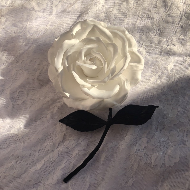 Hoa cài áo cover Dung Biez- Hoa size 10cm, 12cm, 15cm- Hoa cành ấn tượng sang chảnh