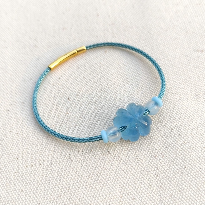 Vòng tay may mắn nữ cỏ 4 lá aquamarine màu xanh dương hợp mệnh thủy mộc
