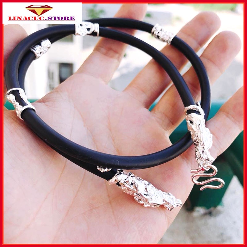 Dây chuyền nam vòng cổ cao su titan bọc bạc cao cấp sang trọng tự tin khi đi dạo phố
