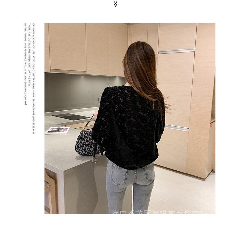 Áo Nhung Tay Dài Cổ Chữ v Phối Ren Màu Đen Phong Cách Retro Thời Trang Cho Nữ