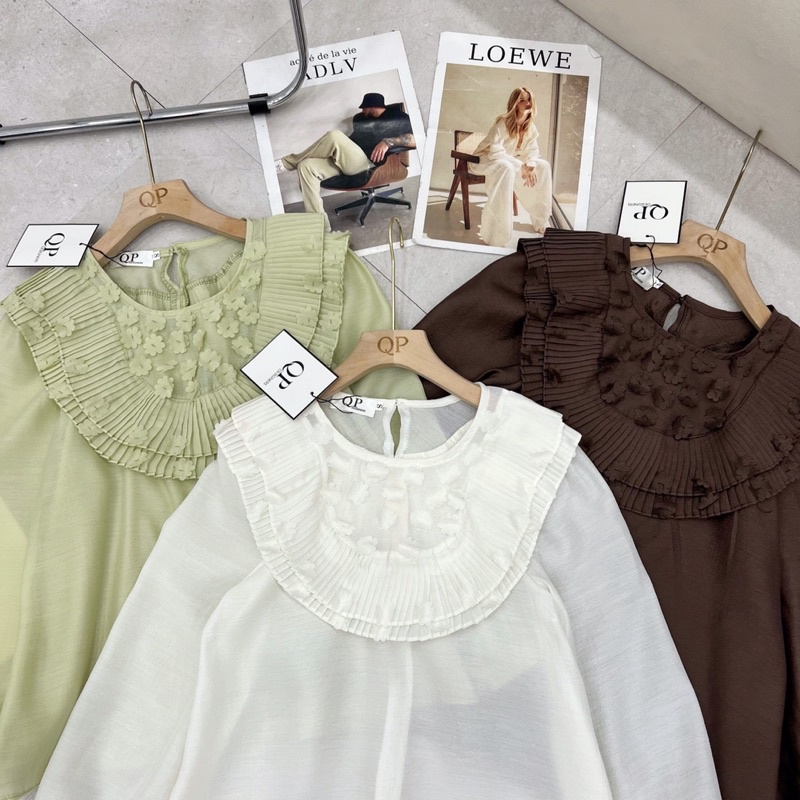 Áo sơ mi hoa ngực bánh bèo