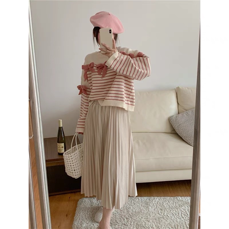 Áo len kẻ phối nơ