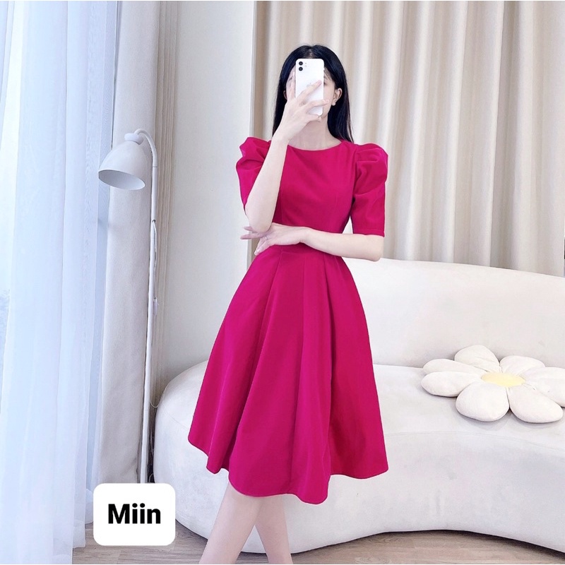 Váy nhung trơn cổ tròn tay bồng