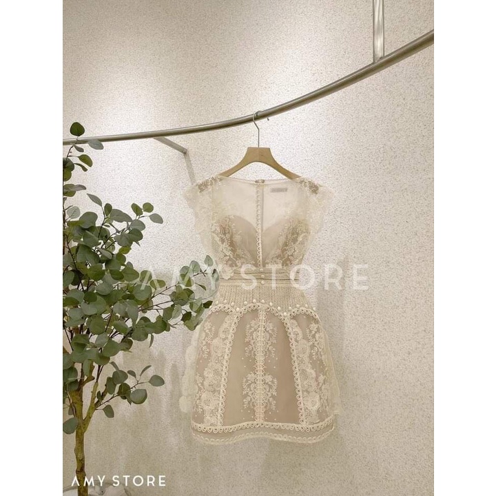 Đầm ren thiết kế form chữ A