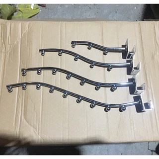Tay bi 3 ngoắc, tay bi 5 ngoắc, tay bi 7 ngoắc, tay bi 9 ngoắc. Chất liệu inox, dùng cho shop thời trang