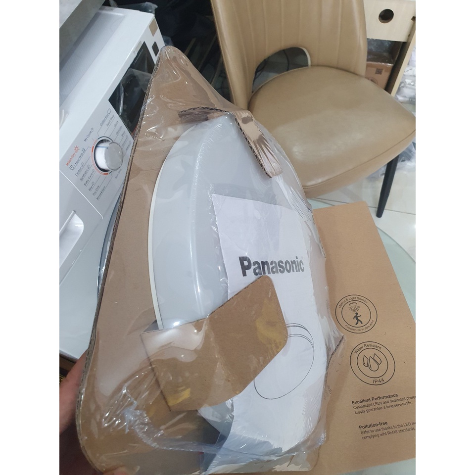 Đèn trần Led có cảm biến Panasonic 12W 18W HHGXQ142988/HHGXQ242788