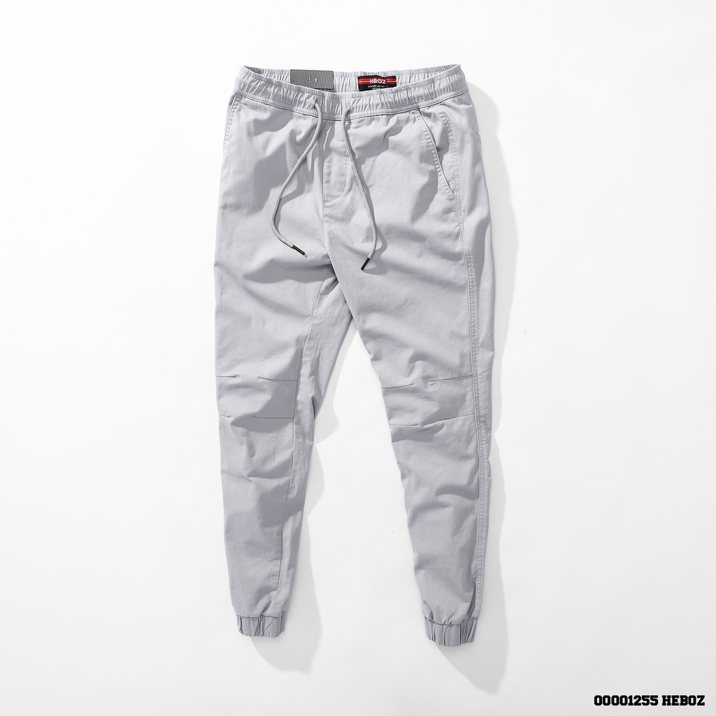 Quần jogger nam chất vải kaki có gắn logo vải, kiểu dáng trơn năng động Heboz 4M - 00001255