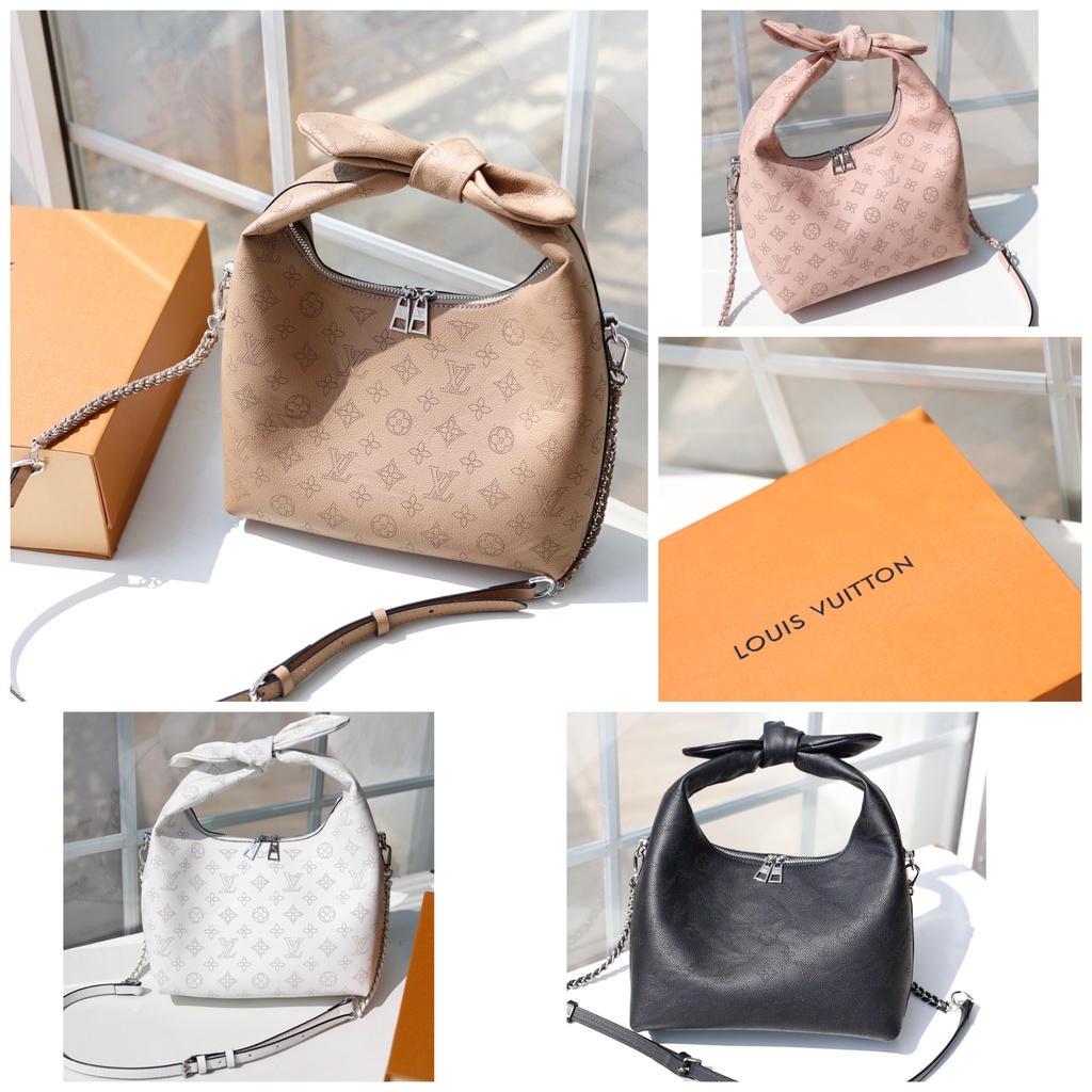 Túi W566-24 LV WHY KNOT PM Mầu sắc: 4 fullbox nam châm nguyên seal, kèm quai xích pha da