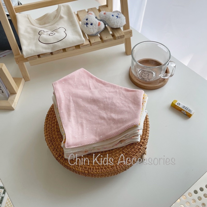 Yếm cotton mềm mại, mỏng vừa thích hợp 4 mùa cho bé