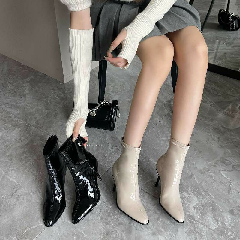 Boots ngắn da lì va da bóng mũi thon gót nhọn đen trắng kem