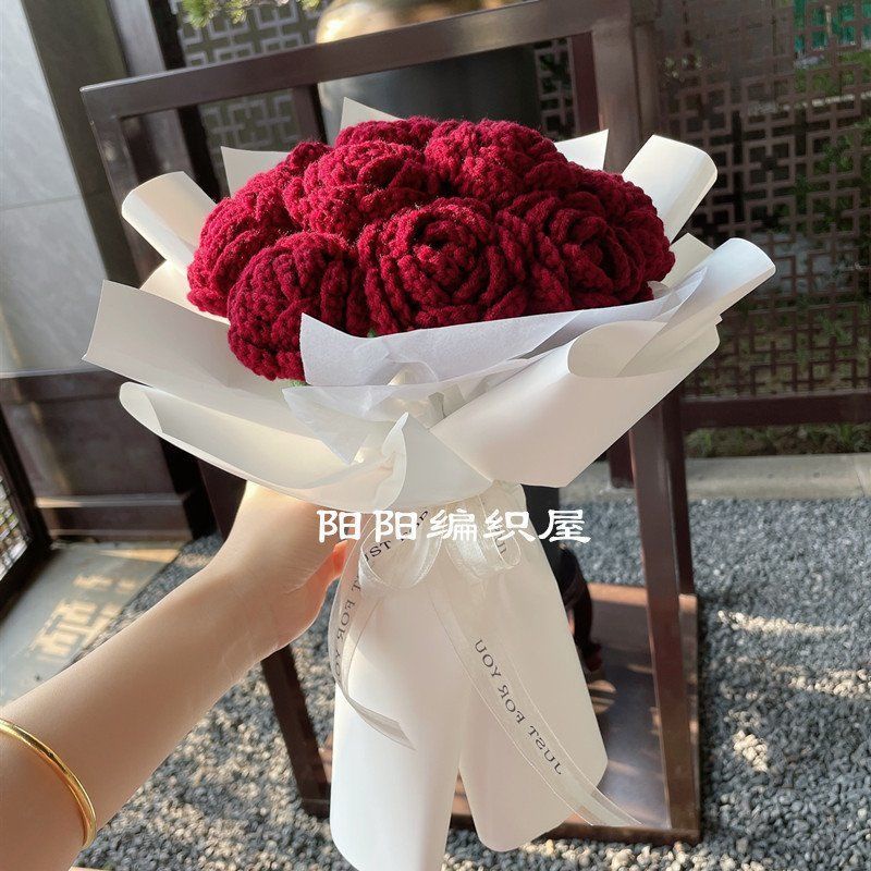 Handmade Bó 3 bông hoa hồng móc tay chất liệu len milk cotton mềm mịn làm quà tặng bạn gái, thầy cô ngày 20/10, 8/3