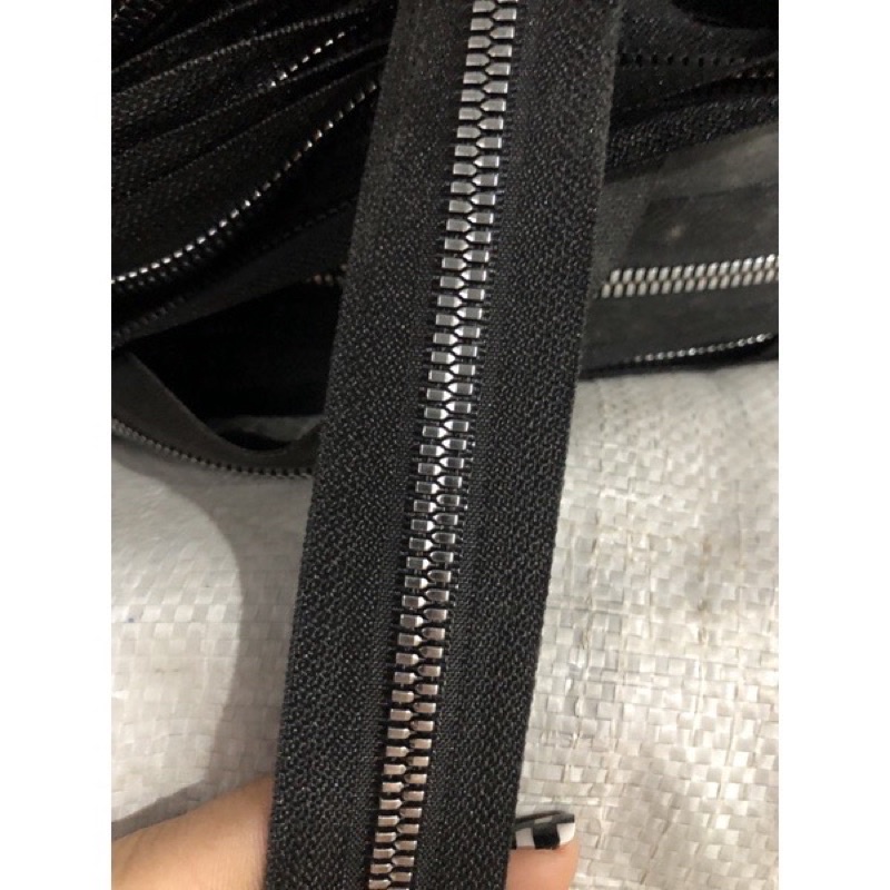 Cuộn dây khoá kéo răng nhựa mạ màu dài 1m