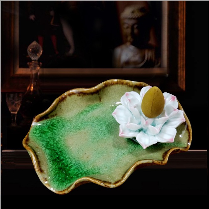 Đĩa cắm nhang và đặt nụ trầm xông thác khói