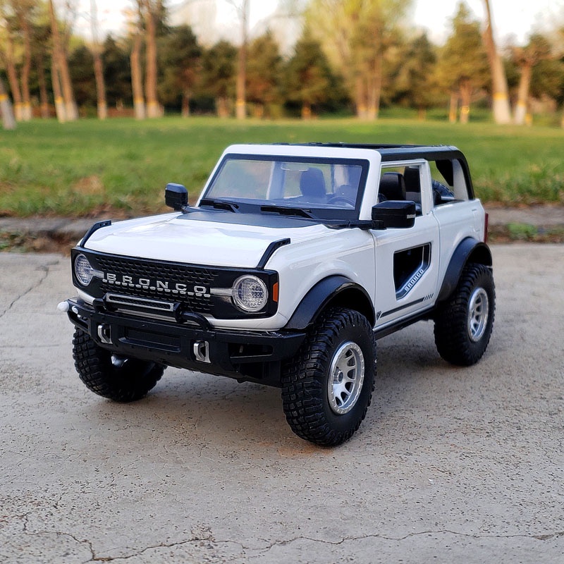 Mô hình xe Ford Bronco 1:24 UNK