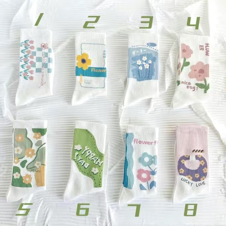 Tất Vớ Nữ Cổ Cao Loại Dày Cotton Mịn Họa Tiết Cỏ Hoa Mùa Xuân Nổi Bật - D2R08