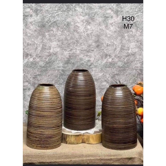 Bình cắm hoa dáng chuông, men mộc. Gốm Bát Tràng.