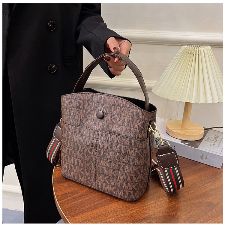 Túi Đeo Chéo Một Bên Vai Hợp Thời Trang Mới