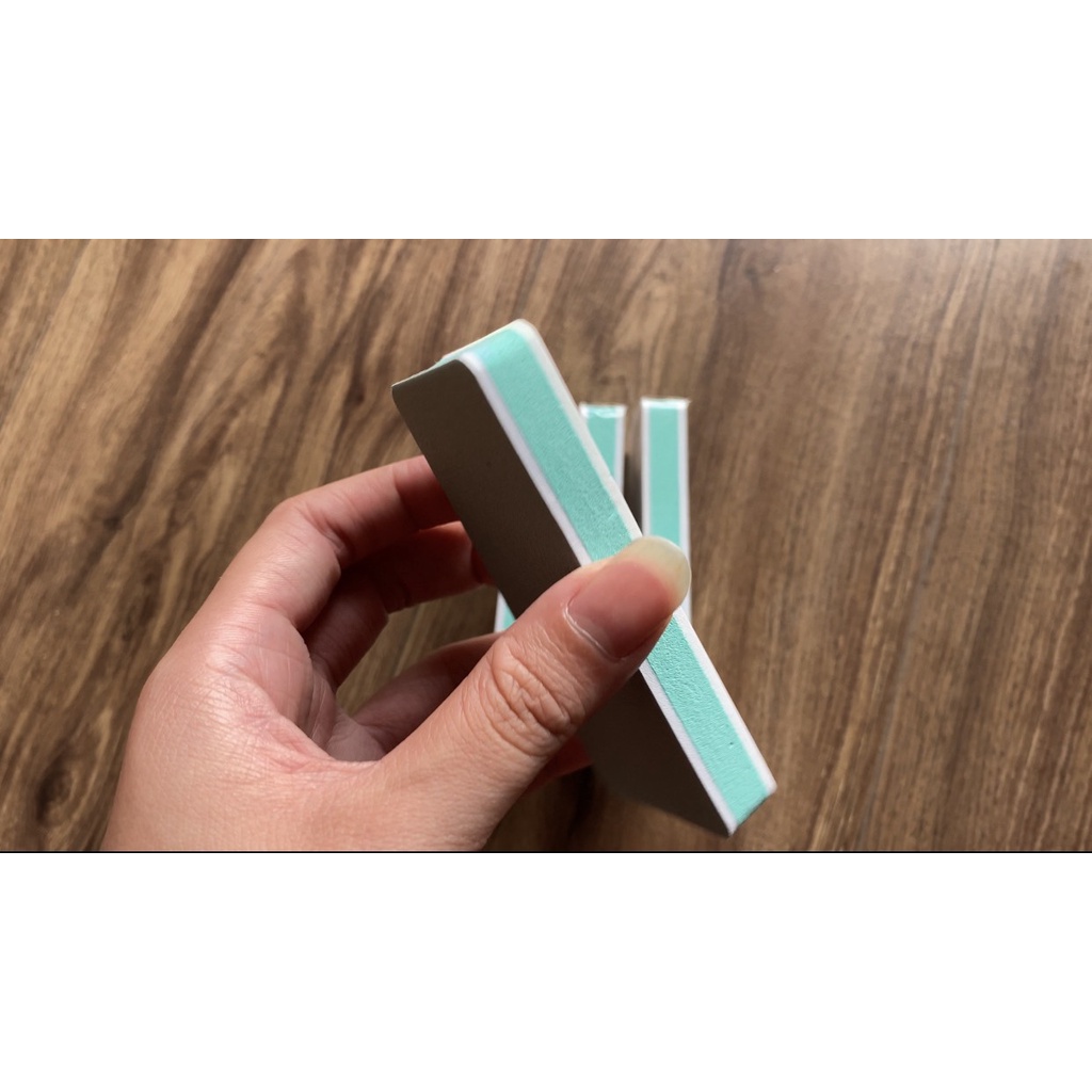 Xốp đánh bóng bề mặt kim loại sáng bóng