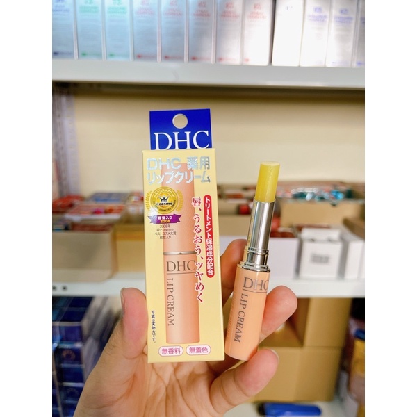 Son dưỡng môi không màu
