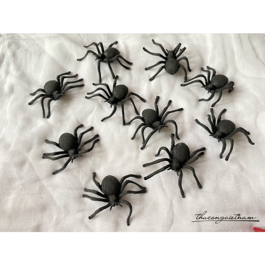 Nhện trang trí Halloween