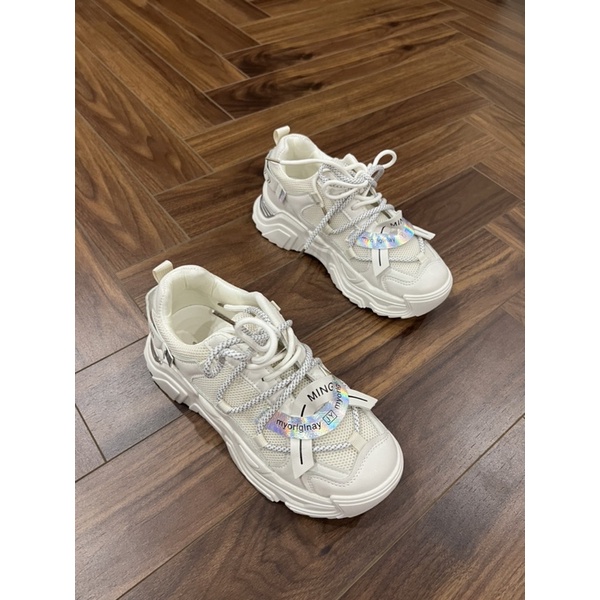 Giày thể thao nâng đế phối viền cực chất hàng đẹp QCCC sẵn 2 màu đen kem cá tính