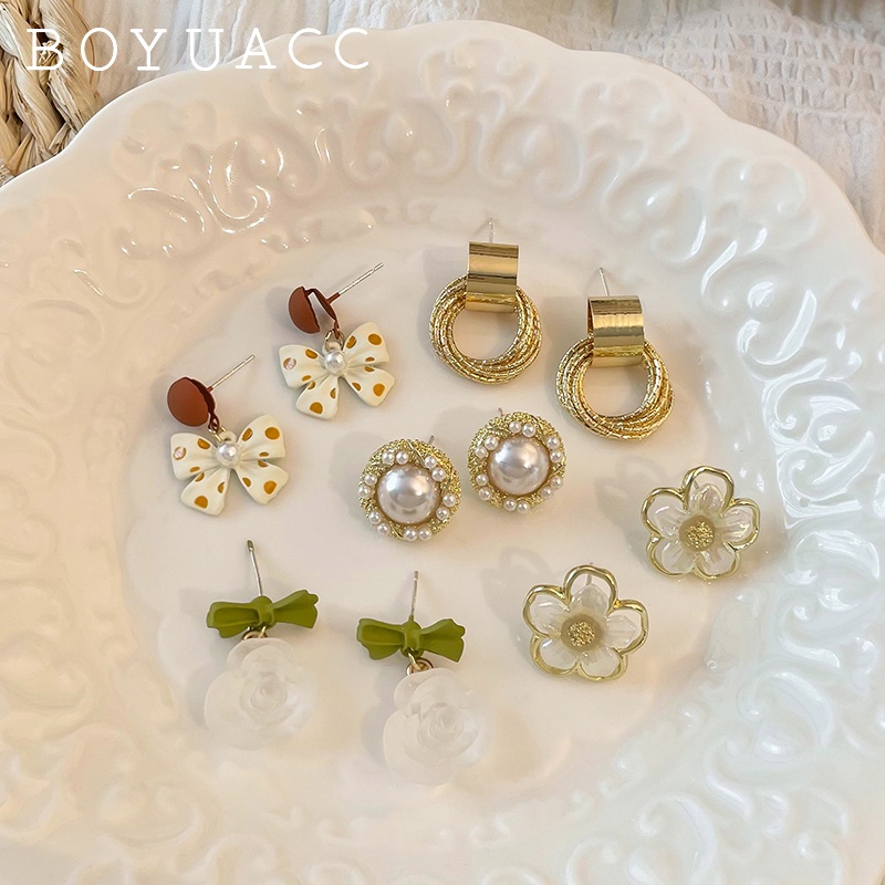 Đôi Bông Tai Hình Hoa Đính Ngọc Trai Thời Trang Cho Nữ