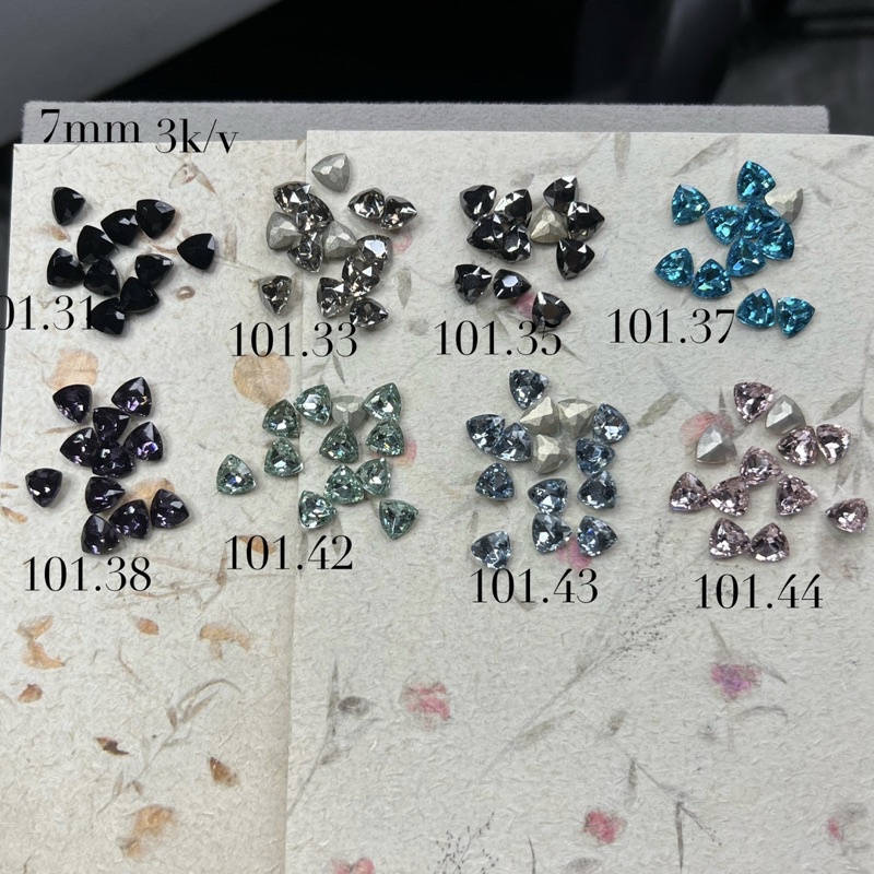 Đá khối nail cao cấp các hình tam giác nhỏ xinh yêu
