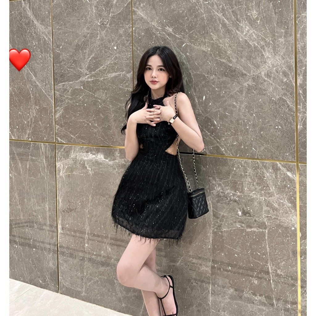 Đầm yếm lông hở lưng 1 dây ngang dáng ngắn xòe nhẹ cực hot , chất lông mềm mát