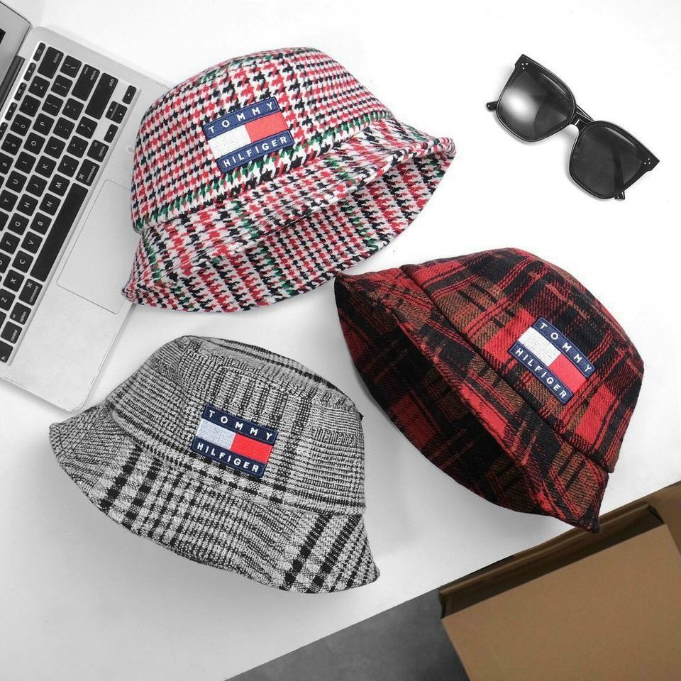 NÓN TOMMY HILFIGER