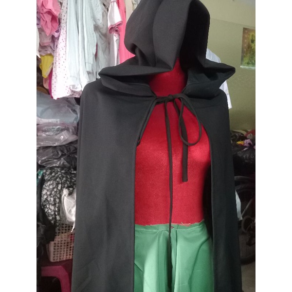 Đầm đen và áo choàng helloween
