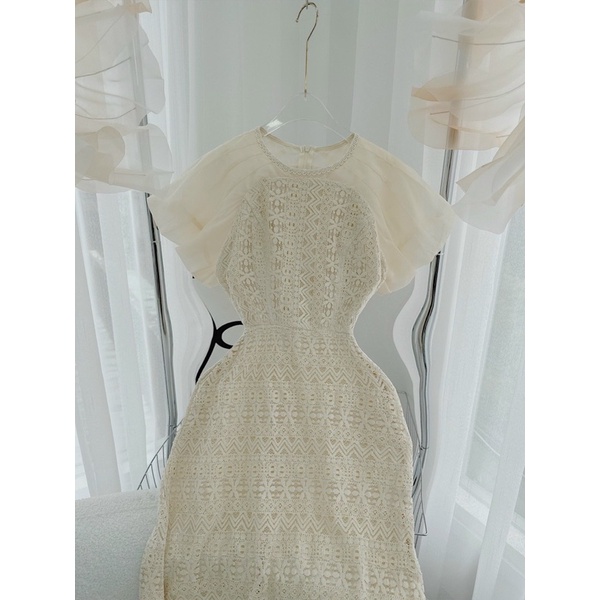 ĐẦM MIDI REN HOA NUDE PHỐI TAY TIÊN VOAN