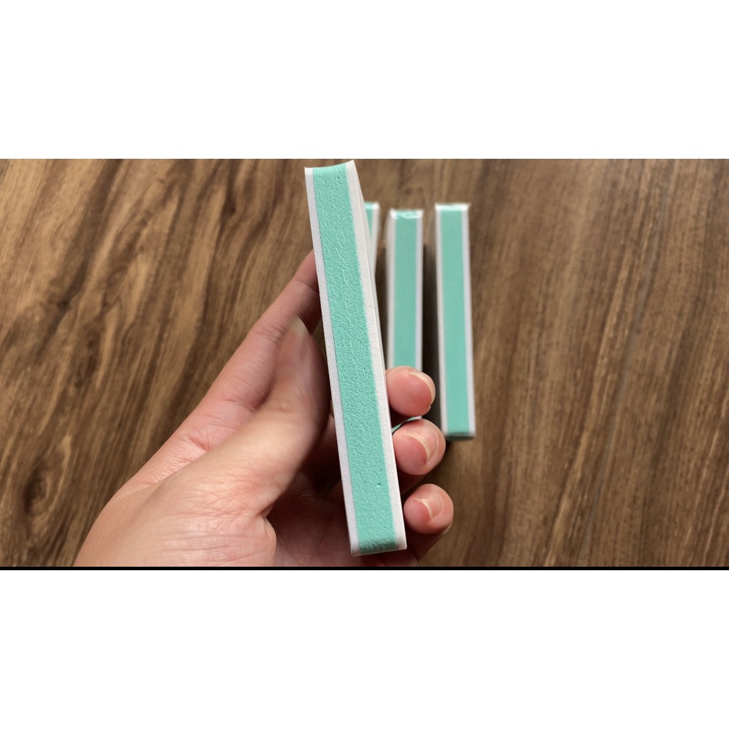 Xốp đánh bóng bề mặt kim loại sáng bóng