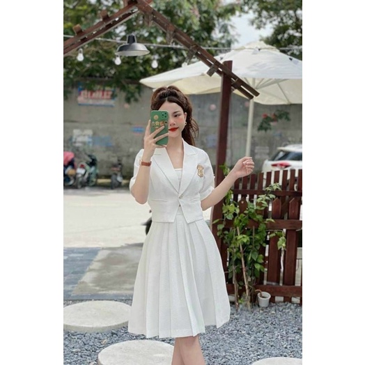 Sét Vets 3 món Áo In Hình phối chân váy xếp ly có lót chất xốp cao cấp y hình có ảnh thật