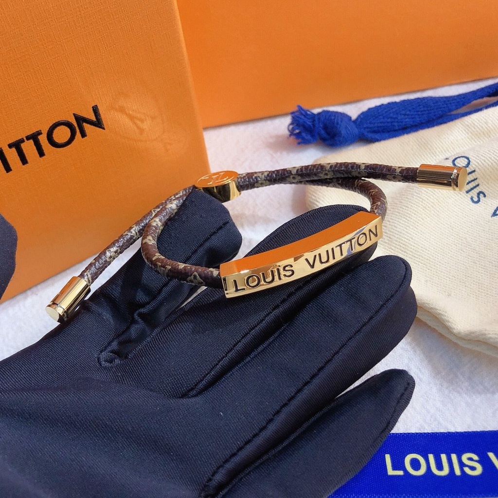 Vòng Tay Louis Vuitton Bằng Thép Titan Họa Tiết LV Monogram