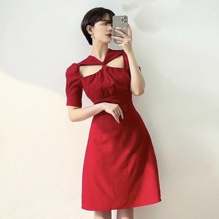 Đầm đỏ xoắn cổ bo eo