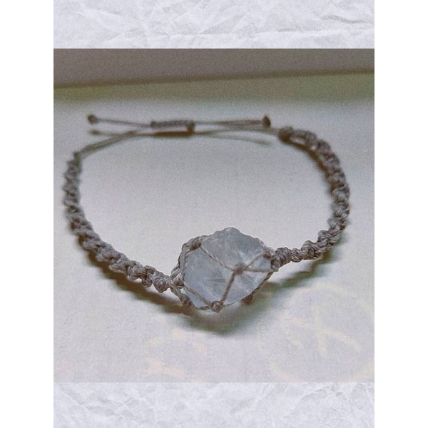 Vòng tay đá celestine thiên nhiên đan macrame