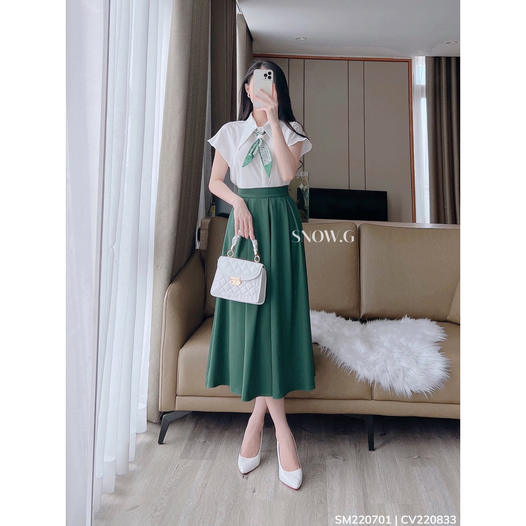 Set sơ mi lụa trắng cộc tay kèm khăn lụa và chân váy xếp ly xanh dáng xoè qua gối SNOW.G