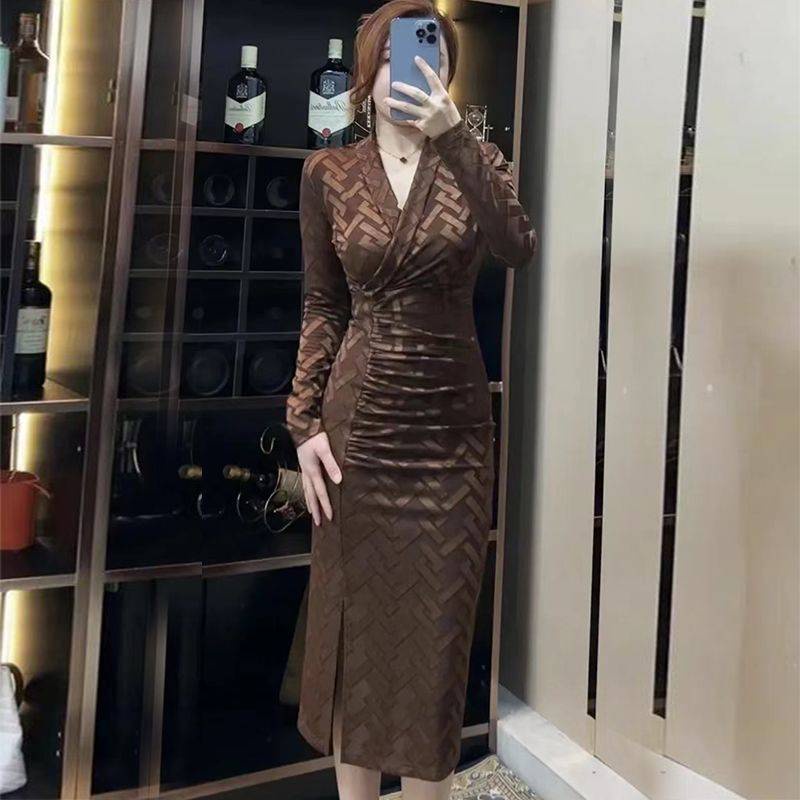 Váy Nhung Đỏ Nữ Đầm Tay Dài Ôm Eo Phong Cách Phương Tây Trẻ Trung Đẹp Mắt Mùa Thu 2022 Mới Cho Nữ