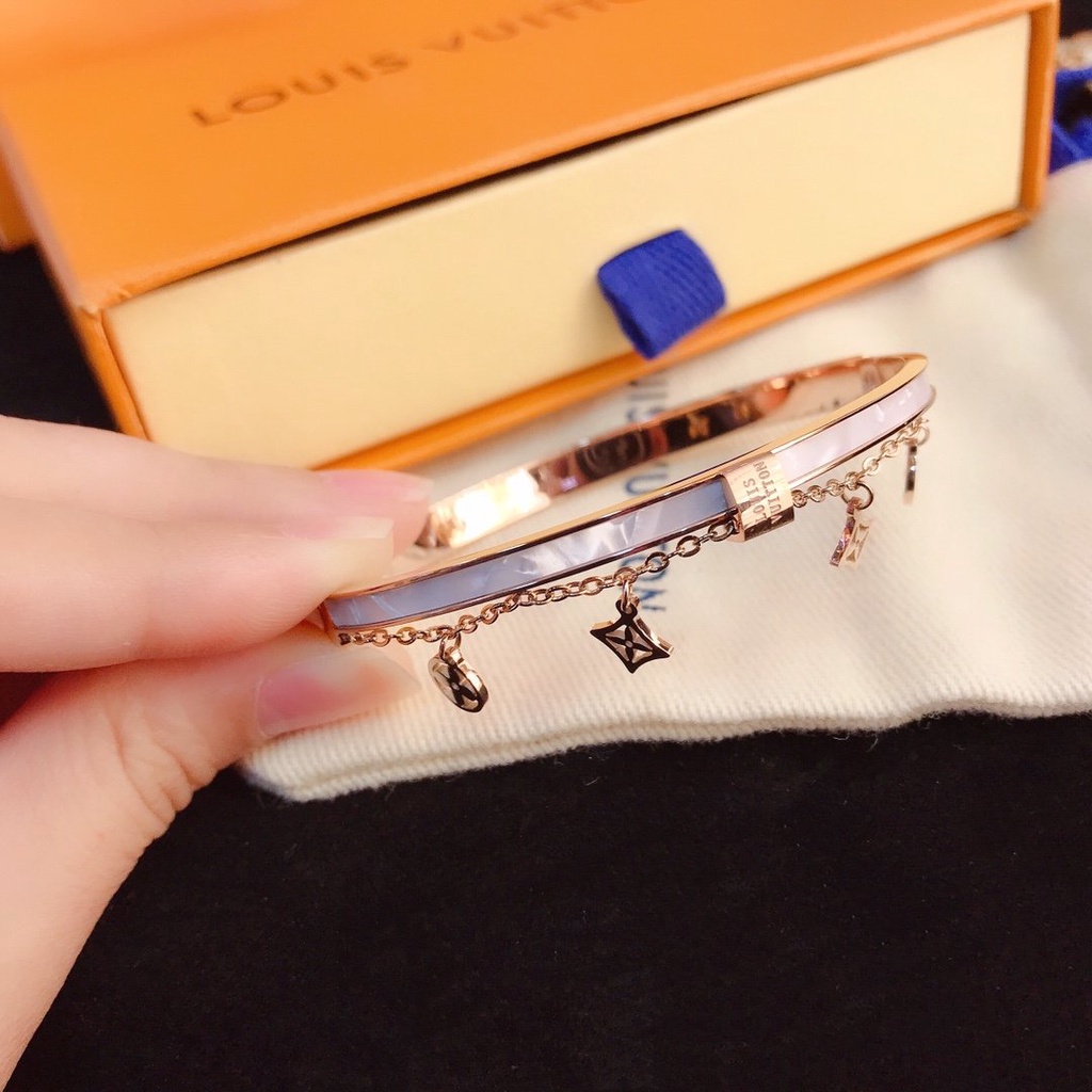 Vòng Tay Louis Vuitton Bằng Thép Titan Họa Tiết LV Monogram