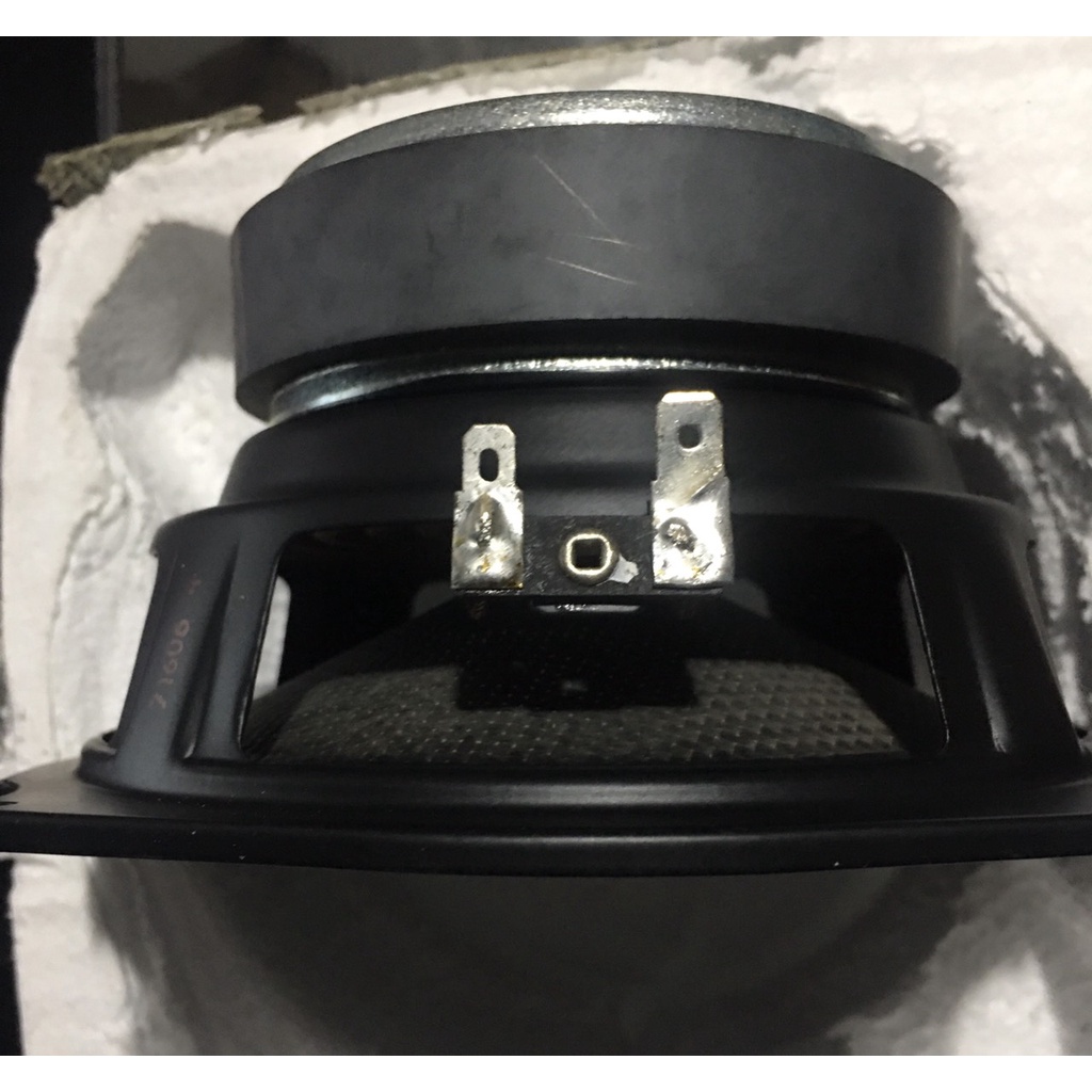 Loa 16cm màng sợi carbon