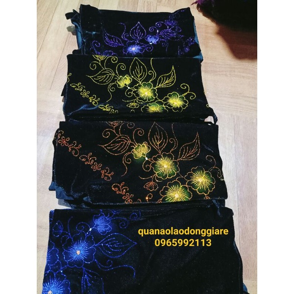 Khăn nhung hoa cho bà già