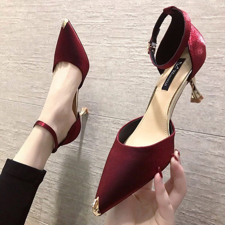 2022 giày cao gót mũi nhọn đế vuông giày cao gót trắng 7p giày cao gót trắng viền đen  giày cao gót mũi nhọn đính đá Giày Cao Gót Đế Phẳng Có Khóa Cài Màu Đỏ Phong Cách Mới Năm 2021