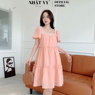 Đầm Đi Tiệc NHẬT VY Babydoll Cổ Vuông Đính Hoa Cổ Vuông Tay Ngắn Chất Voan Giấy Màu Xanh Rêu, Nude, Tím - D2367