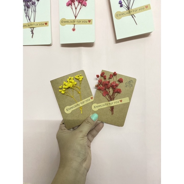 Thiệp giấy vintage trang trí hoa khô thủ công