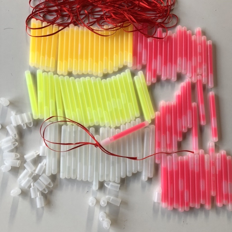 Que phát sáng dạ quang Glow Stick - Light Stick dài 10cm đường kính 1.0cm với màu sắc ngẫu nhiên phù hợp cho buổi party