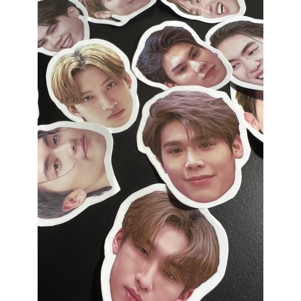 STICKERS ĐẦU MƯA BÃO GIÓ TRỜI BOSSNOEUL, FORTPEAT TRONG PHIM LOVE IN THE AIR VAI PAYURAIN, PRAPAISKY