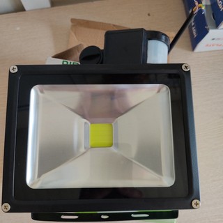 Đèn pha led cảm ứng chống trộm Led 20W trắng