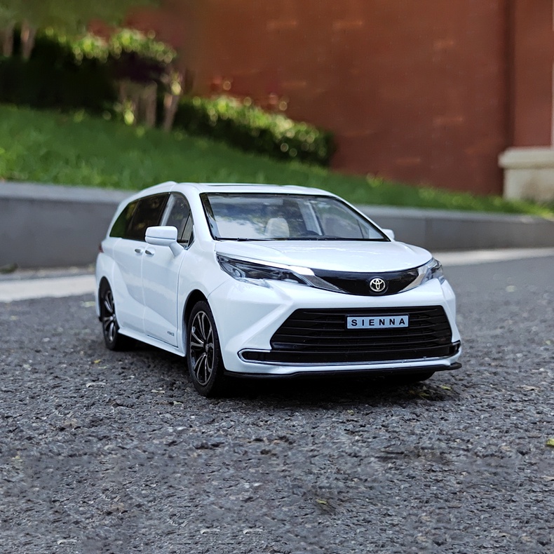 Mô hình xe Toyota Sienna 1:24 UNK