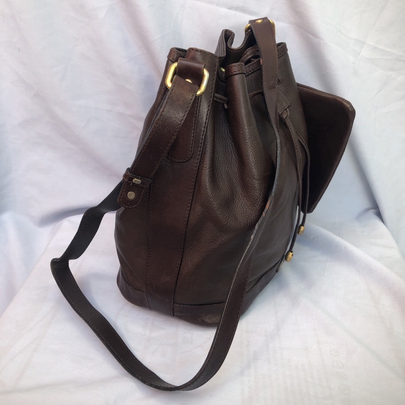 Túi chuẩn si. Túi qua sử dụng. Khách vui lòng xem hình nếu muốn biết thêm thông tin sản phẩm mời khách vô chat. Thanks .